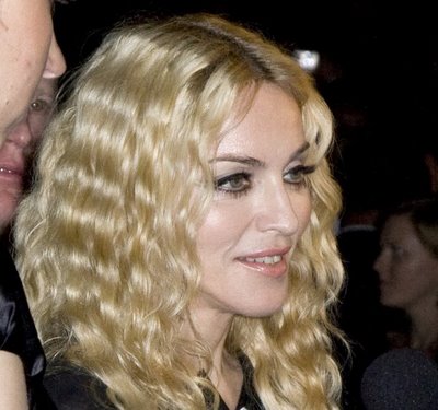 Madonna Gothic Wavy Hairstyle